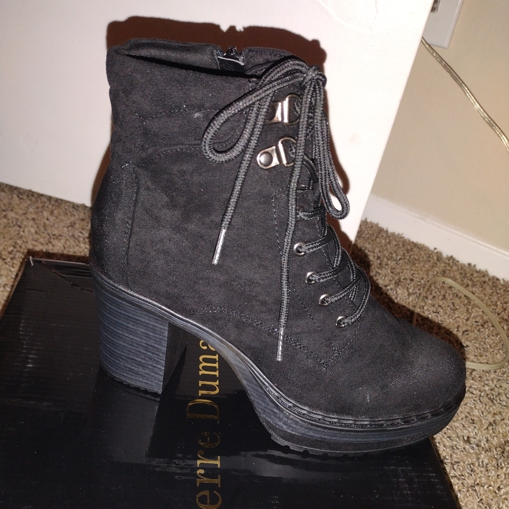 New never worn Bblack Lace up ankle bootie